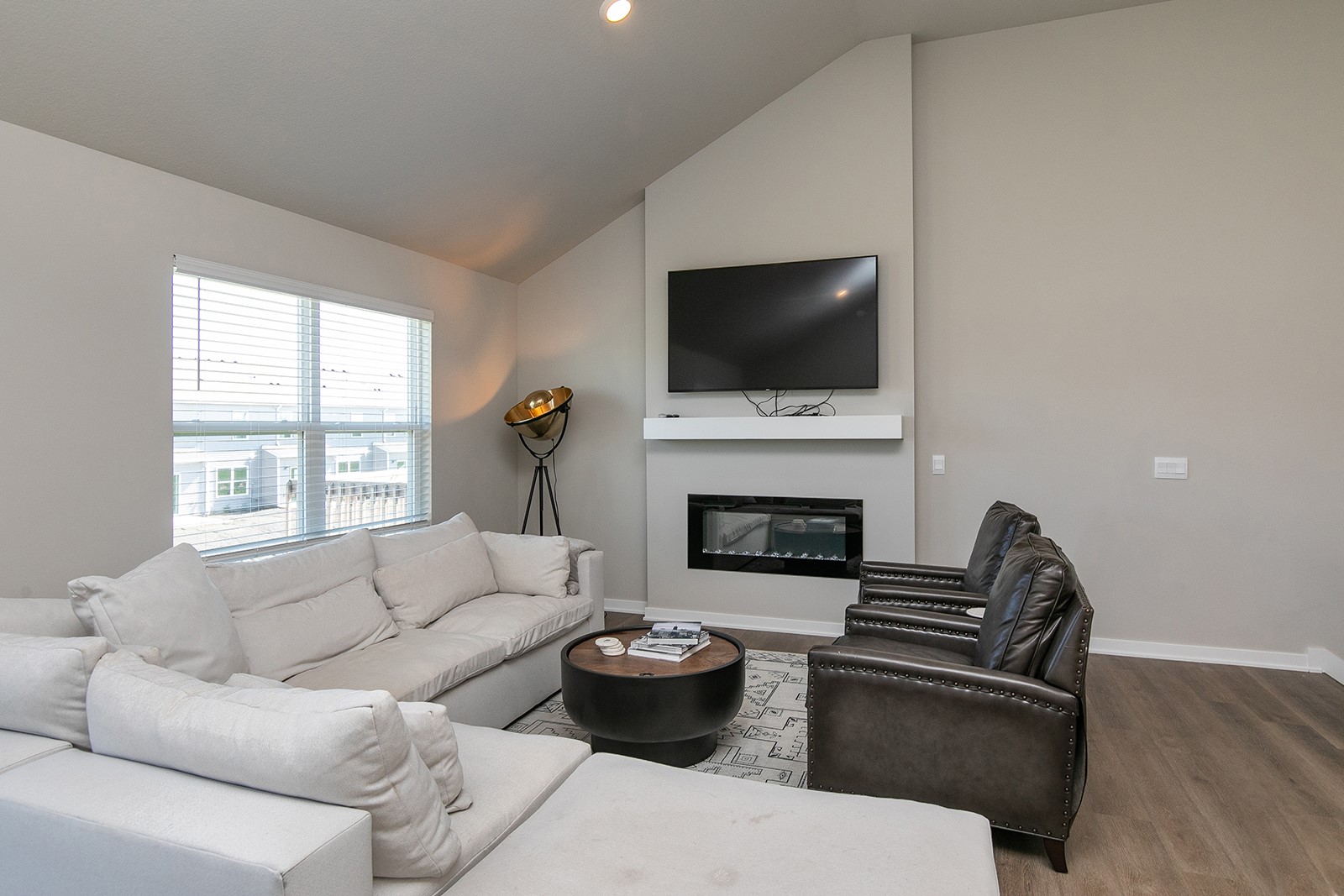 Walnut Meadows Dr, Urbandale, IA 50323