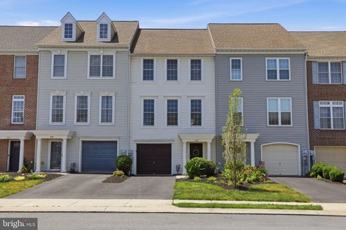 207 Lakeside Xing, MOUNT JOY, PA, 17552-9058 | Card Image