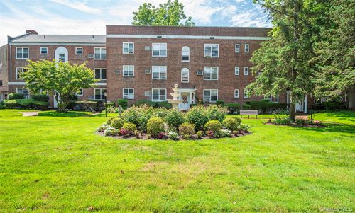 g5-221 Middle Neck Rd, Great Neck, NY, 11021-1124 | Card Image