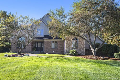 8620 Southridge Dr, Howell, MI, 48843-8084 | Card Image