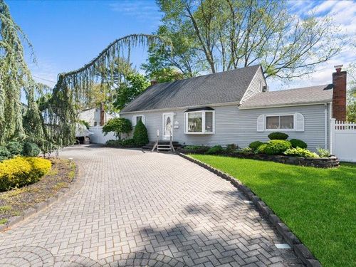 65 Westwood Ave, Deer Park, NY, 11729-2210 | Card Image