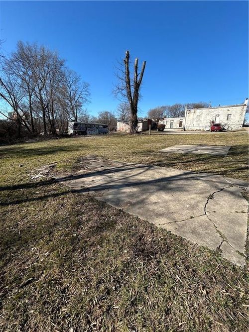 2738 Jackson Ave, Kansas City, MO, 64128-1311 | Card Image