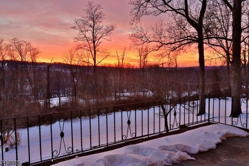 39 Upper Kingtown Rd, Pittstown, NJ, 08867-4109 | Card Image