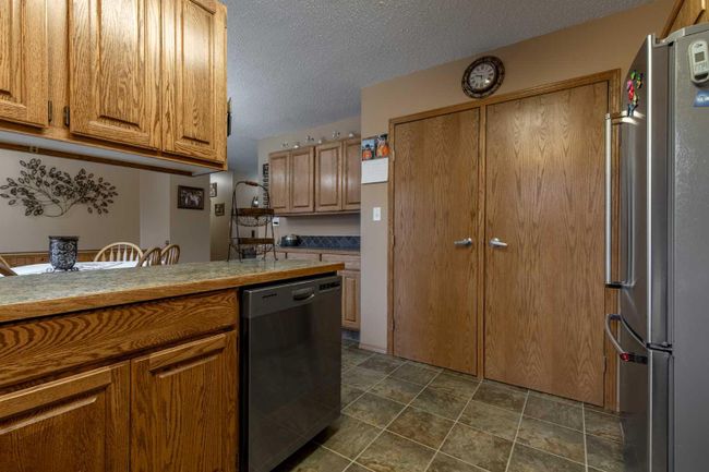 12 Fairway Cres, House other with 6 bedrooms, 3 bathrooms and 3 parking in Foremost AB | Image 11