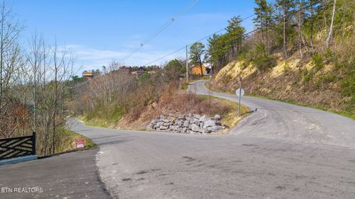 1923 Walker Trl, Sevierville, TN, 37876-7281 | Card Image