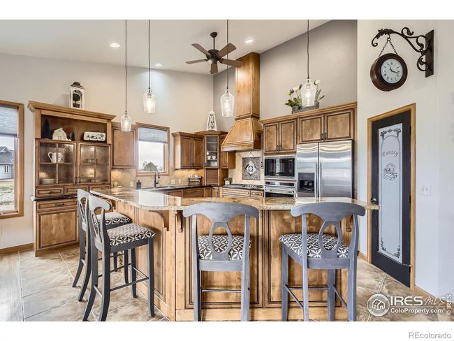 Eat-in Kitchen | Image 9