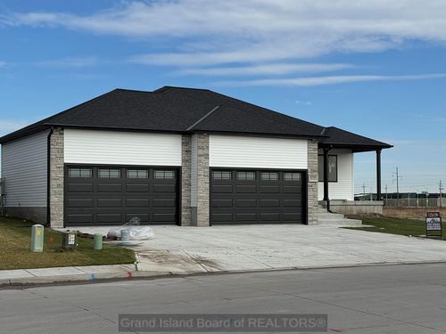 3750 Lilac Ln, Grand Island, NE, 68803-1563 | Card Image