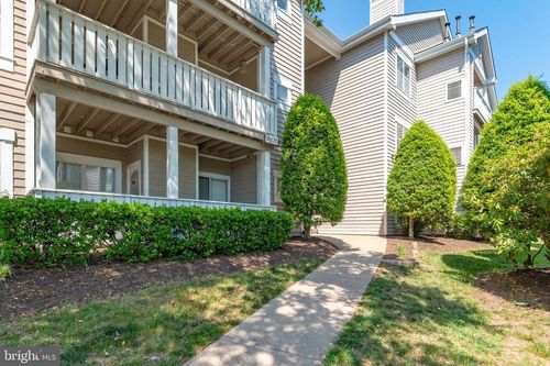 24-14300 Grape Holly Grv, CENTREVILLE, VA, 20121-5818 | Card Image