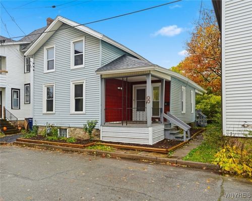 8 Blackley Ct, Lockport, NY, 14094-4604 | Card Image