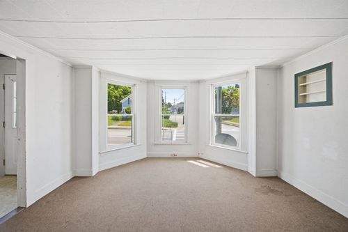 191 Court Street, Laconia, NH, 03246 | Card Image