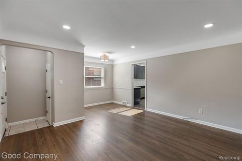 316 Jeffrey Ave, Royal Oak, MI, 48073-2582 | Card Image