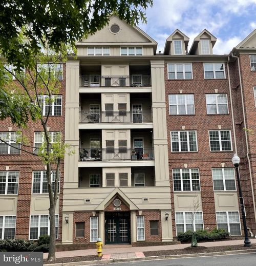 402-2310 14th St N, ARLINGTON, VA, 22201-5879 | Card Image