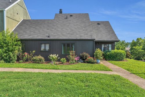 210 Raintree Dr, Hermitage, TN, 37076-2812 | Card Image