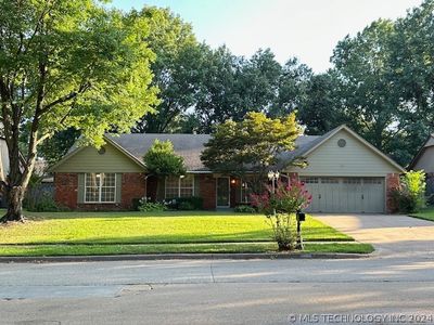 8408 E 107th Street S, House other with 3 bedrooms, 2 bathrooms and null parking in Tulsa OK | Image 1