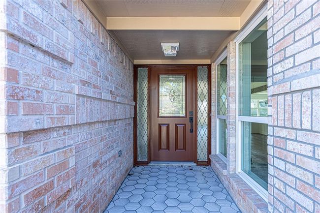 8006 17 Th Green Dr, House other with 3 bedrooms, 2 bathrooms and 2 parking in Humble TX | Image 5