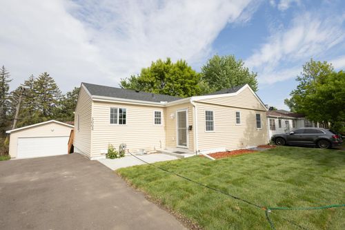 3994 Brunswick Ave S, Saint Louis Park, MN, 55416-2722 | Card Image