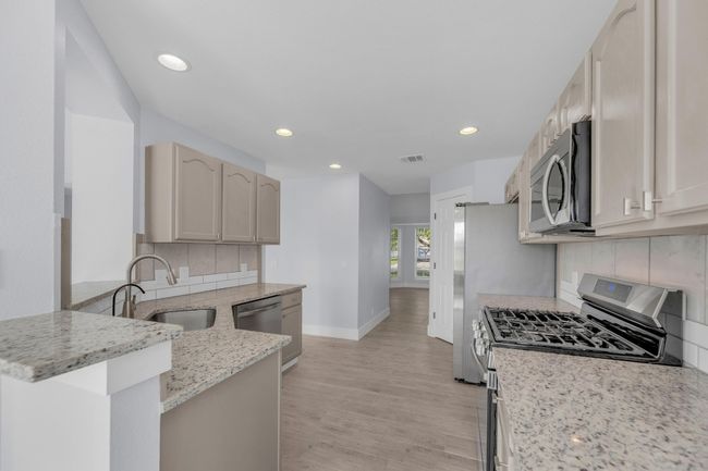 131 Martin Crossing Dr, House other with 3 bedrooms, 3 bathrooms and null parking in Cedar Creek TX | Image 6