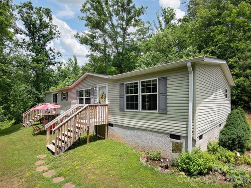 166 Indian Springs Rd, Clyde, NC, 28721-9373 | Card Image
