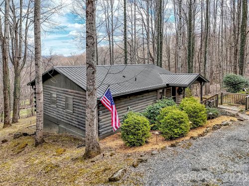 63 Alpaugh Dr, Waynesville, NC, 28785-8352 | Card Image