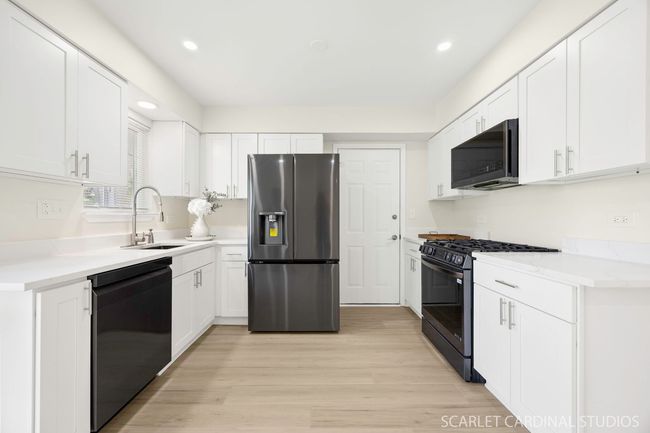 700 Cooper Ct E, House other with 3 bedrooms, 3 bathrooms and 2 parking in Aurora IL | Image 5
