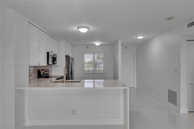 APT-503 - 2217 Cypress Island Dr, Condo with 2 bedrooms, 2 bathrooms and null parking in Pompano Beach FL | Image 18
