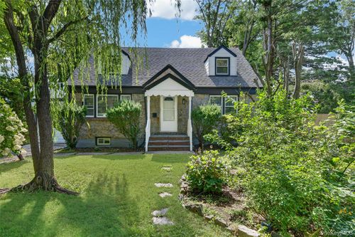 343 Sylvan Ln, Westbury, NY, 11590-1902 | Card Image