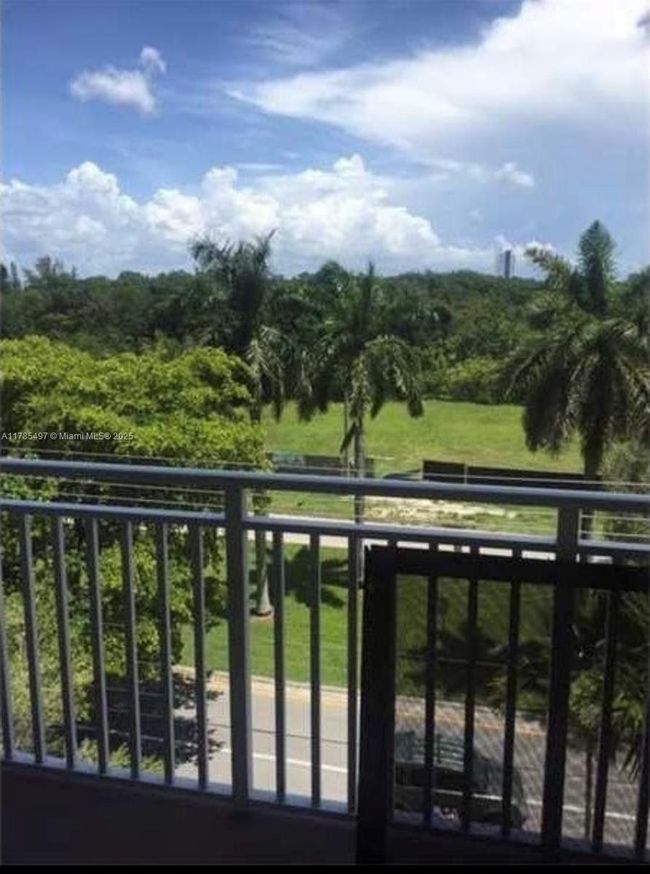 APT-408 - 2450 Ne 135 Th St, Condo with 1 bedrooms, 1 bathrooms and null parking in North Miami FL | Image 11