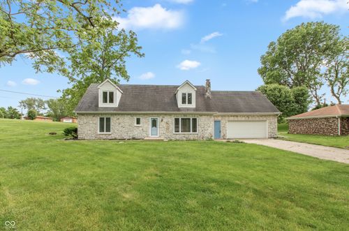 8465 Hilltop Ln, Martinsville, IN, 46151-7625 | Card Image