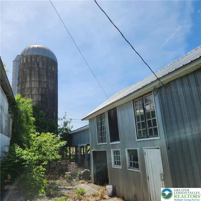 2357 Spring St, House other with 6 bedrooms, 2 bathrooms and null parking in Coplay PA | Image 26