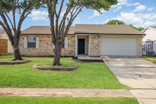 6321 Pierce Arrow Dr, Arlington, TX, 76001-7865 | Card Image