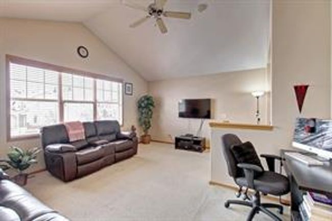384 New Brighton Dr Se, House detached with 4 bedrooms, 3 bathrooms and 4 parking in Calgary AB | Image 12