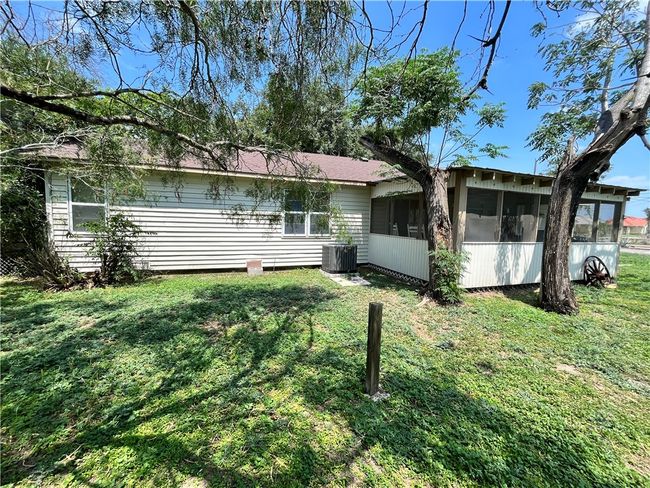 306 N Texas Ave, House other with 4 bedrooms, 2 bathrooms and null parking in Freer TX | Image 7