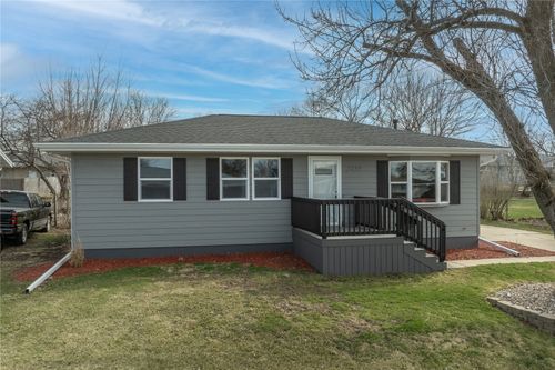 2455 Mcgowan Blvd, Marion, IA, 52302-2216 | Card Image