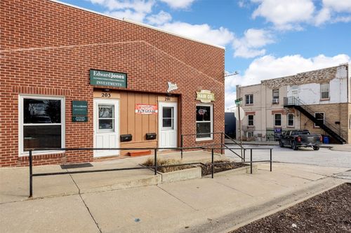 201 1st St Nw, Mount Vernon, IA, 52314-1604 | Card Image