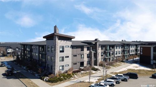 205-223 Evergreen Sq, Saskatoon, SK, S7W0W2 | Card Image
