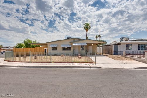 600 Berry Cir, Las Vegas, NV, 89107-3800 | Card Image