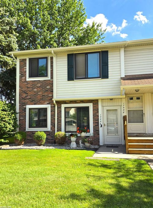17438 Utica Oaks Ln, Roseville, MI, 48066-7735 | Card Image