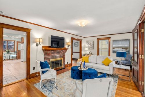 10 Dow Ave, Arlington, MA, 02476-7106 | Card Image