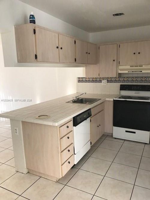 16-15401 Sw 81st Circle Ln, Miami, FL, 33193-2681 | Card Image