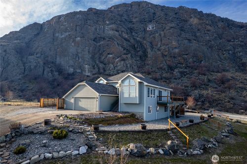 2206 Summit Dr, Oroville, WA, 98844-9201 | Card Image