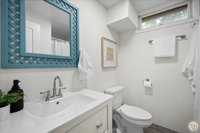 Downstairs Bathroom | Image 16