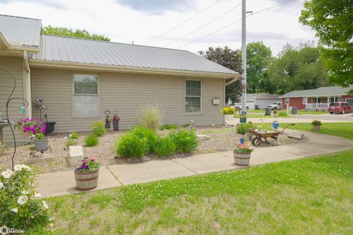 1716 Hillary Ave, Burlington, IA, 52601-3377 | Card Image