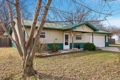 811 N East St, Leon, KS, 67074-8816 | Card Image