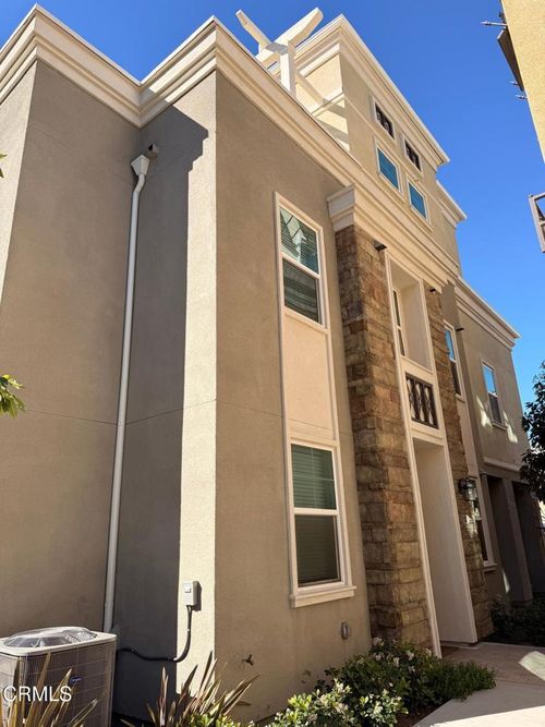 711 Winchester Dr, Oxnard, CA, 93036-1473 | Card Image