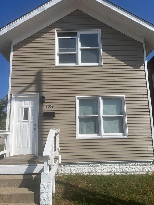 2008 Kishwaukee St, ROCKFORD, IL, 61104-5124 | Card Image