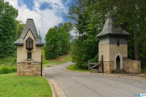 2-1616 Chateau Crest Ln, VESTAVIA HILLS, AL, 35216-3725 | Card Image