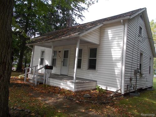 621 Meek St, Caro, MI, 48723-1627 | Card Image