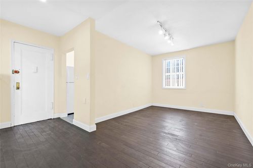 35e-78-15 138th St, Flushing, NY, 11367-4233 | Card Image