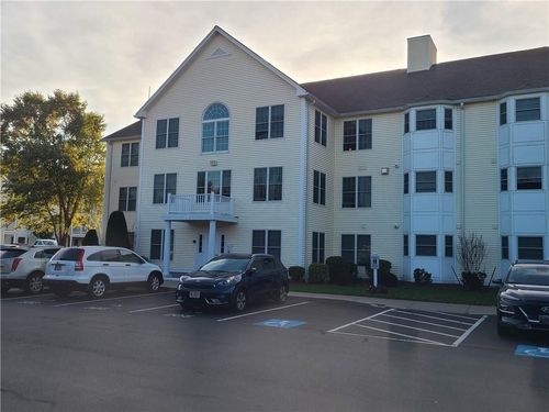 unit-303-15 Saw Mill Dr, North Kingstown, RI, 02852-7676 | Card Image