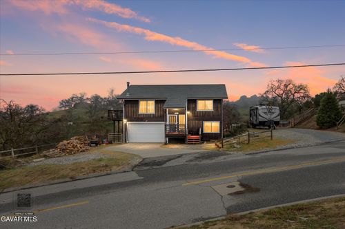 18271 Caparell Ct, Tehachapi, CA, 93561-5419 | Card Image